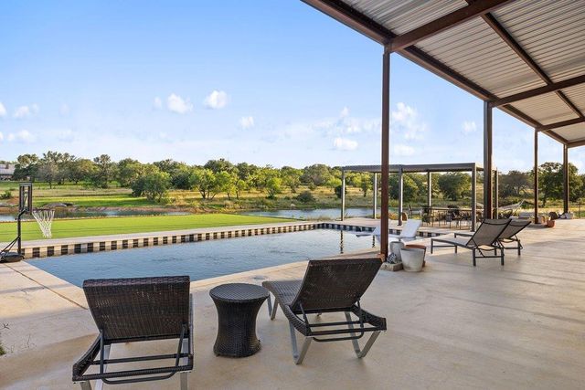 440 Flying X RD, Spicewood, TX 78669