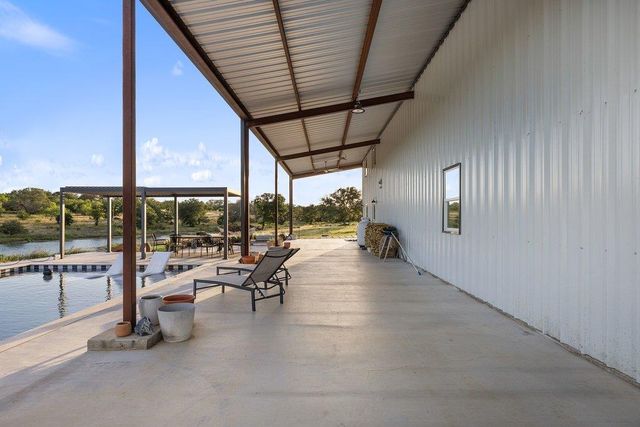 440 Flying X RD, Spicewood, TX 78669