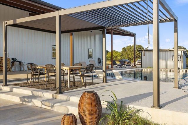 440 Flying X RD, Spicewood, TX 78669