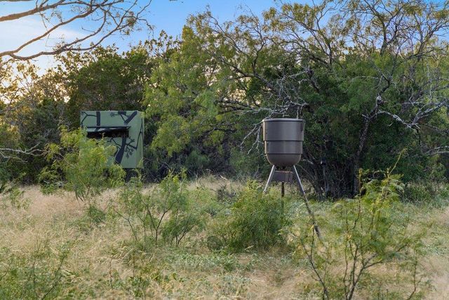 440 Flying X RD, Spicewood, TX 78669