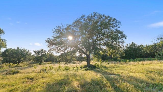 440 Flying X RD, Spicewood, TX 78669