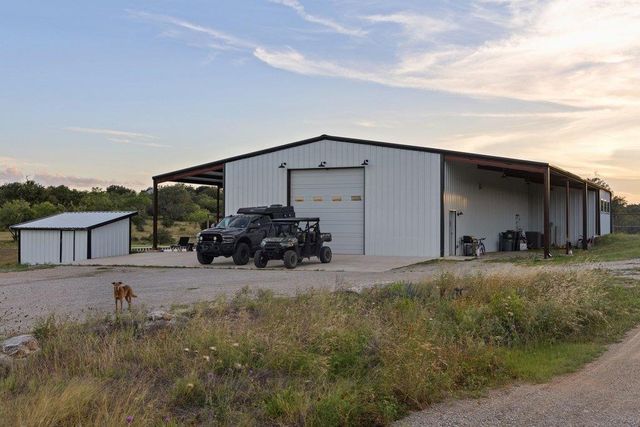 440 Flying X RD, Spicewood, TX 78669