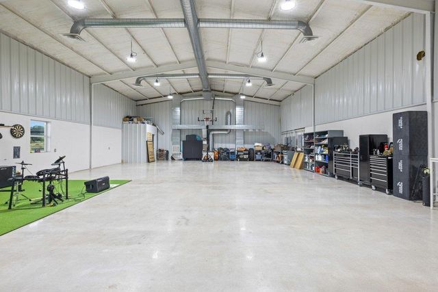440 Flying X RD, Spicewood, TX 78669