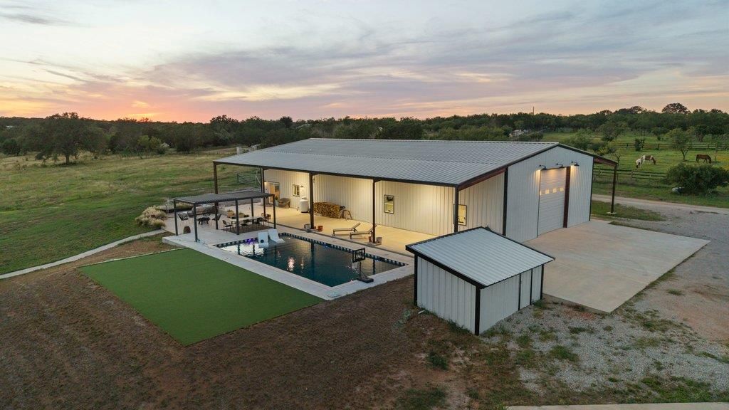440 Flying X RD, Spicewood, TX 78669