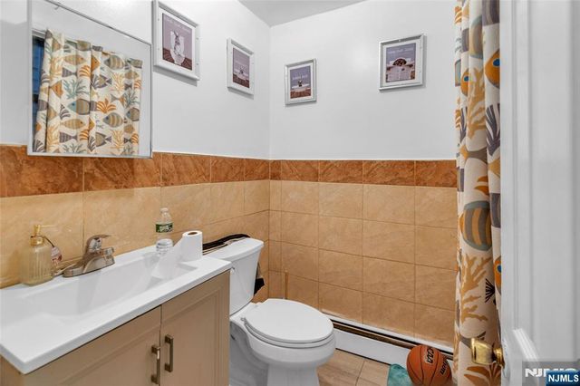 25 Oak Street, Paterson, NJ 07501