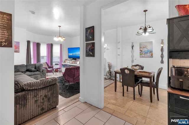 25 Oak Street, Paterson, NJ 07501