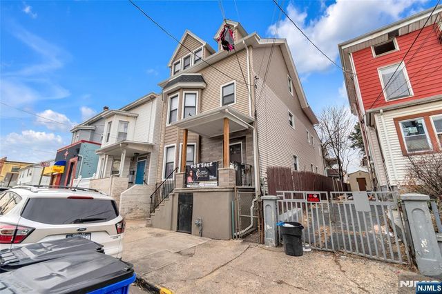 25 Oak Street, Paterson, NJ 07501