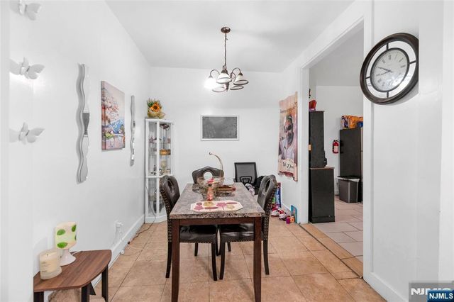 25 Oak Street, Paterson, NJ 07501