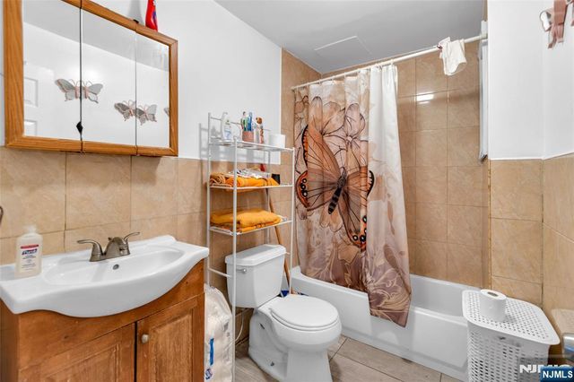 25 Oak Street, Paterson, NJ 07501