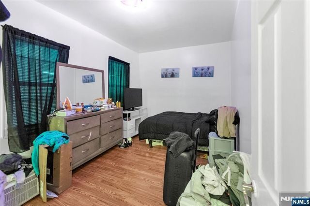 25 Oak Street, Paterson, NJ 07501