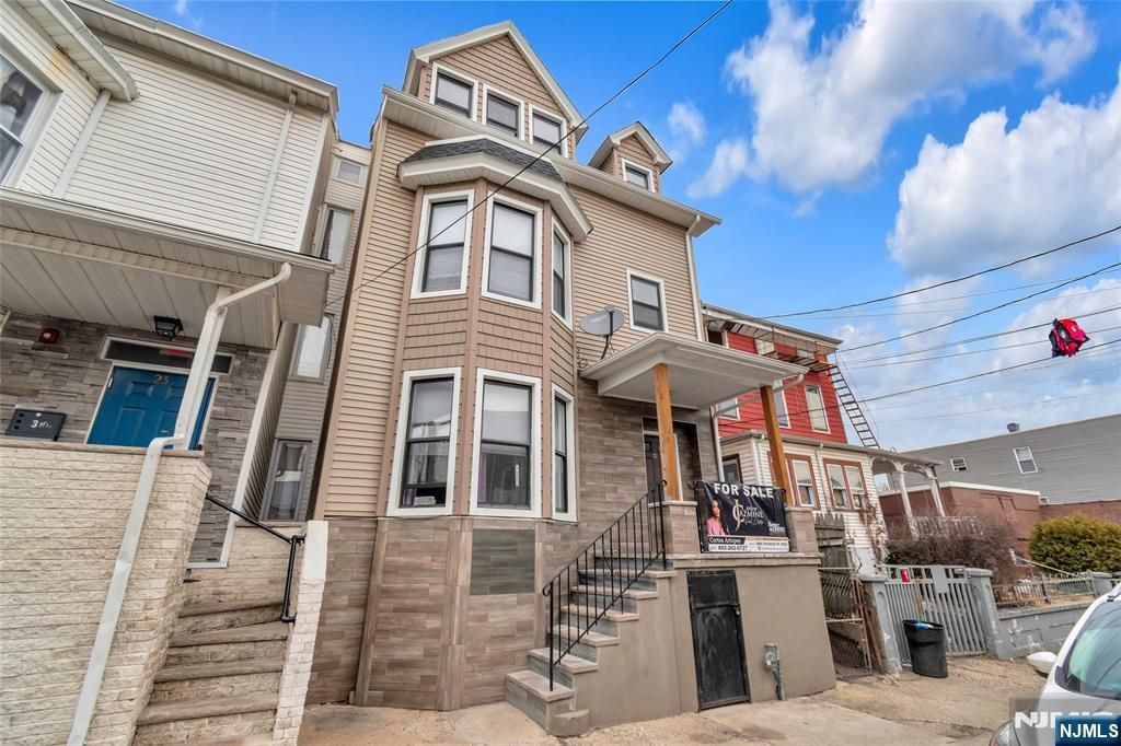 25 Oak Street, Paterson, NJ 07501