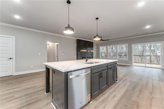 8 Brentwood Drive, Bella Vista, AR 72715