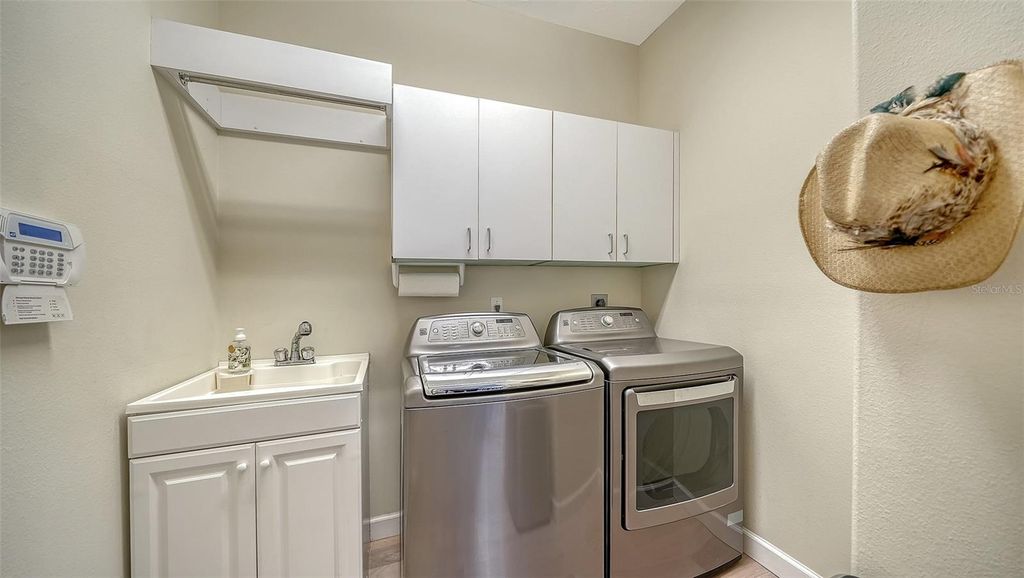 Image 42 of property listing at 3782 AMAPOLA LANE, Sarasota, FL 34238