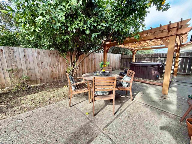 797 Coral Ridge Cir, Rodeo, CA 94572