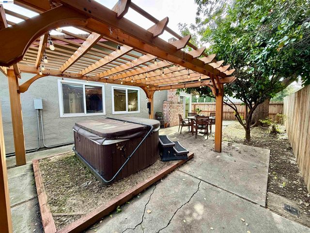 797 Coral Ridge Cir, Rodeo, CA 94572