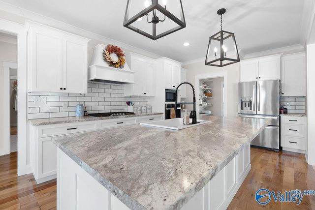 550 Plantation Point, Scottsboro, AL 35769