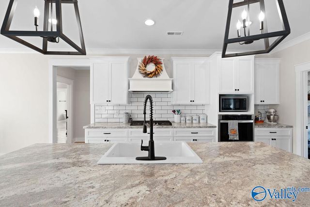 550 Plantation Point, Scottsboro, AL 35769