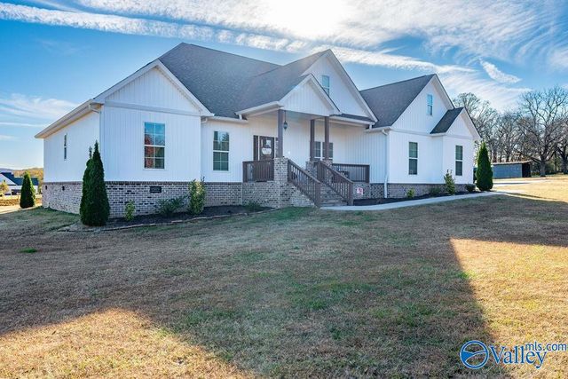 550 Plantation Point, Scottsboro, AL 35769