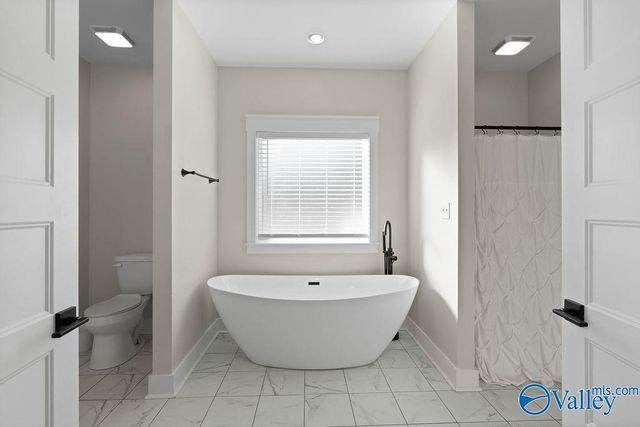 550 Plantation Point, Scottsboro, AL 35769