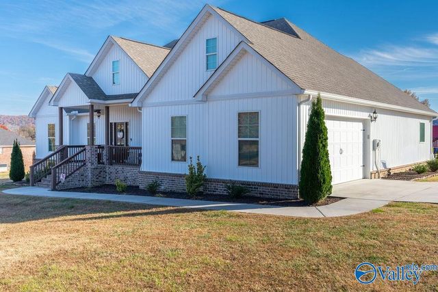 550 Plantation Point, Scottsboro, AL 35769