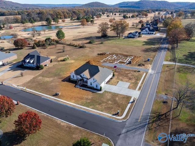 550 Plantation Point, Scottsboro, AL 35769