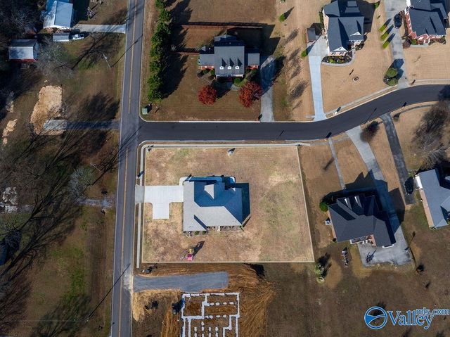 550 Plantation Point, Scottsboro, AL 35769