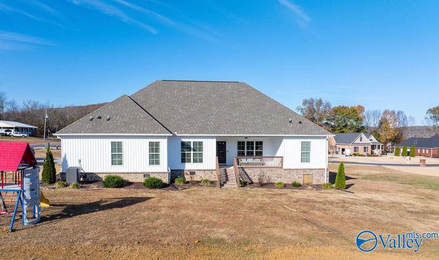 550 Plantation Point, Scottsboro, AL 35769