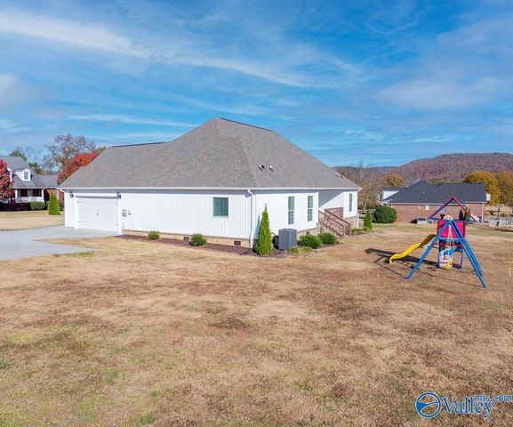 550 Plantation Point, Scottsboro, AL 35769