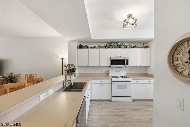 1886 Tarpon Bay DR S 204, Naples, FL 34119