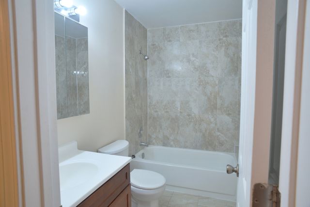1263 Wyndham Lane 102, Palatine, IL 60074
