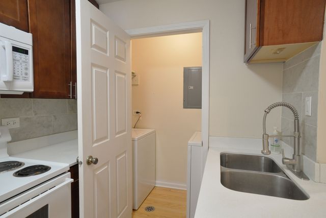 1263 Wyndham Lane 102, Palatine, IL 60074