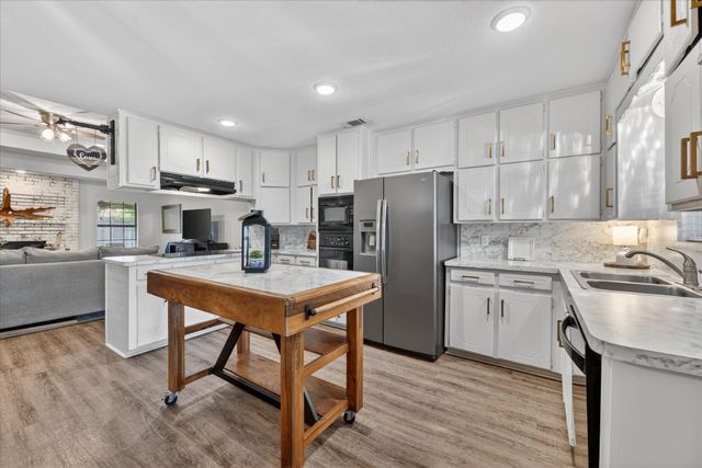 300 Cindy Court, Keller, TX 76248