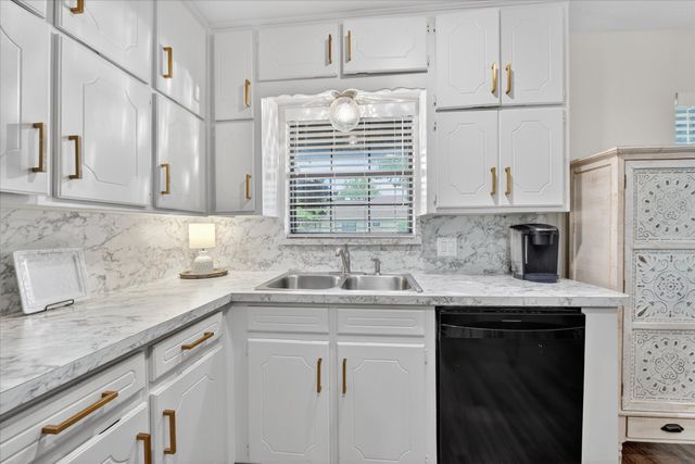 300 Cindy Court, Keller, TX 76248