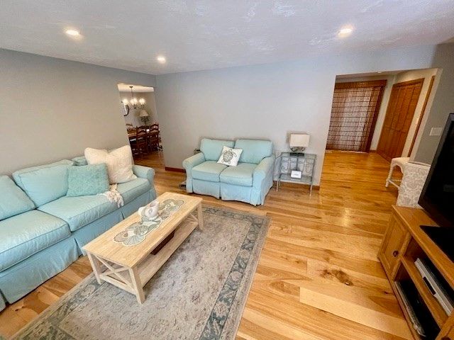 33 Easterly Dr, Sandwich, MA 02537