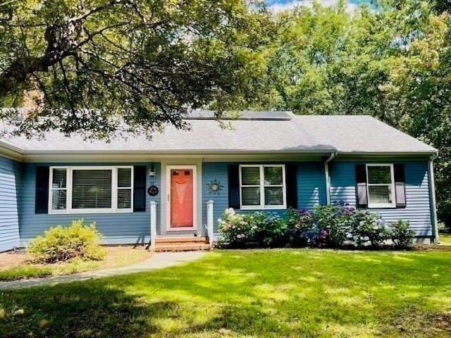 33 Easterly Dr, Sandwich, MA 02537