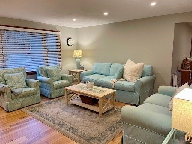 33 Easterly Dr, Sandwich, MA 02537