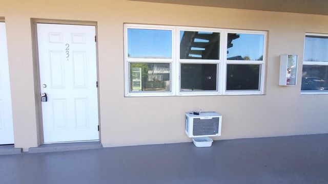 23 Kingswood B, West Palm Beach, FL 33417