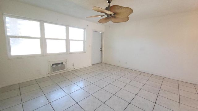 23 Kingswood B, West Palm Beach, FL 33417