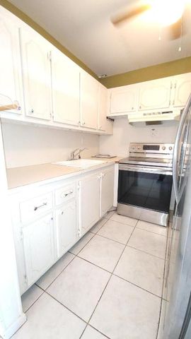 23 Kingswood B, West Palm Beach, FL 33417