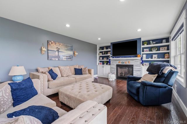 10 Domingues, Newburgh, NY 12550