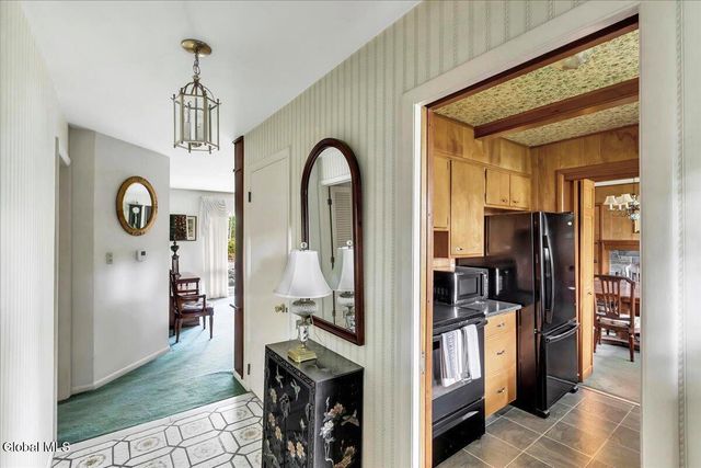 178 Westchester Drive S., Bethlehem, NY 12054
