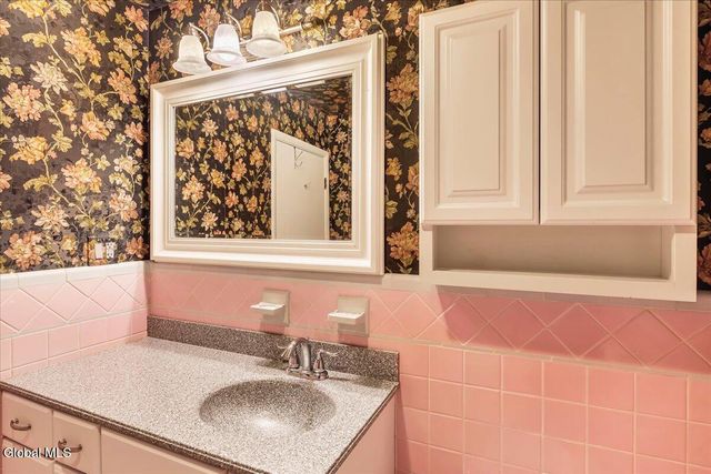 178 Westchester Drive S., Bethlehem, NY 12054