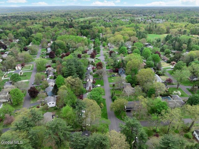 178 Westchester Drive S., Bethlehem, NY 12054