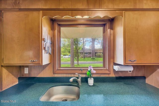 178 Westchester Drive S., Bethlehem, NY 12054