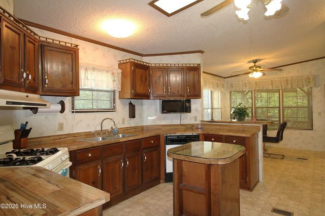46 Arthur Ridge, Brasstown, NC 28902