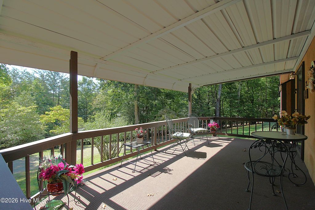 46 Arthur Ridge, Brasstown, NC 28902