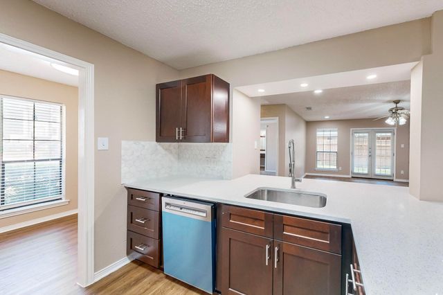 1908 N Irving Heights Drive, Irving, TX 75061