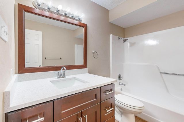 1908 N Irving Heights Drive, Irving, TX 75061