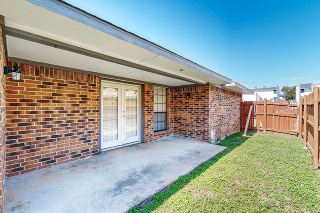 1908 N Irving Heights Drive, Irving, TX 75061