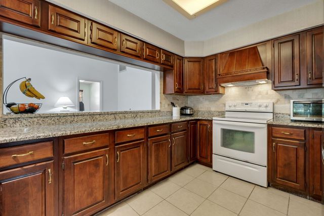 2975 BARCLAY Court, Tallahassee, FL 32309